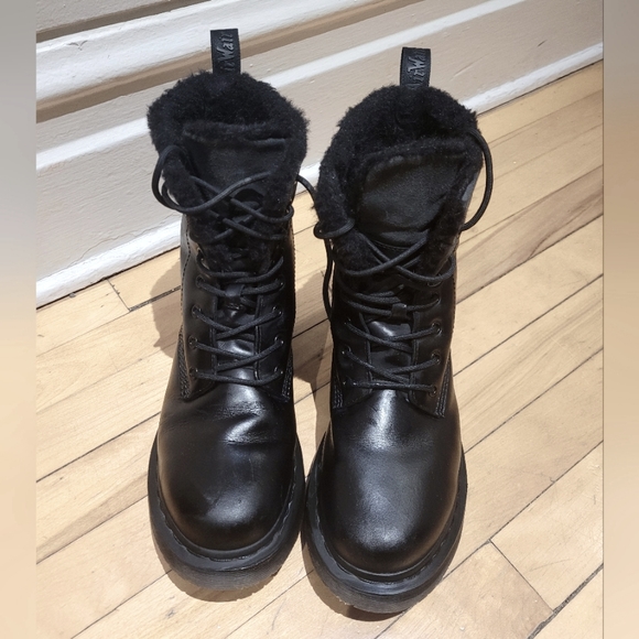 Doc Martens Airwair Boots - Picture 1 of 6
